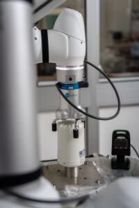 Fotografia del cobot di TCL Group in azione