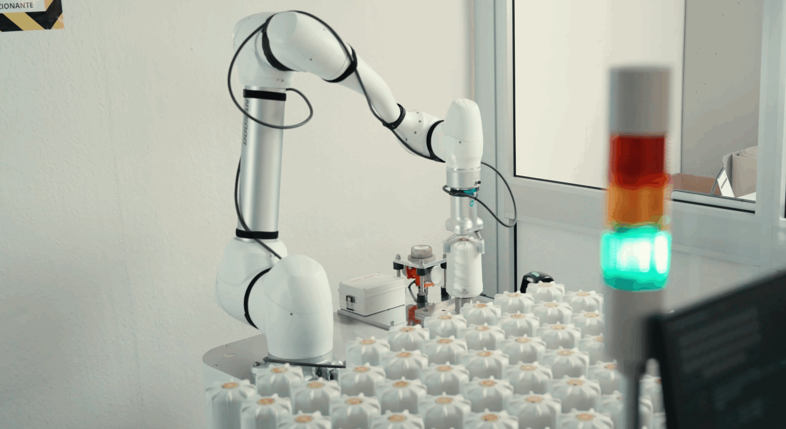 Fotografia del robot collaborativo di TCL Group in azione